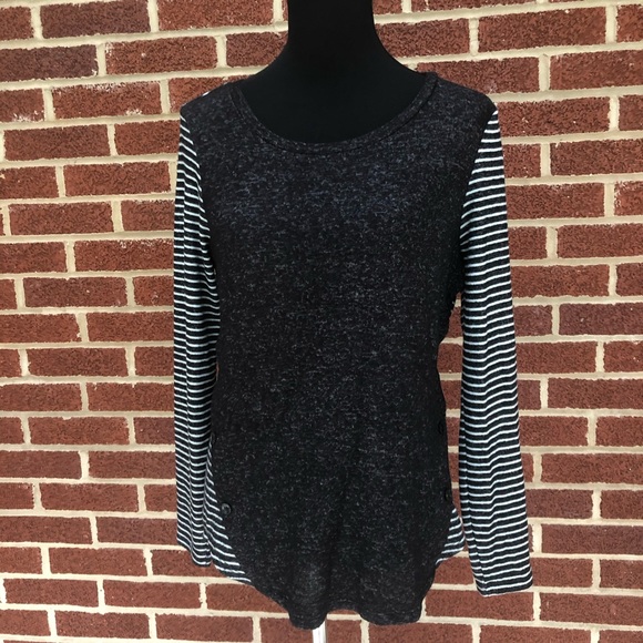 NWT MIX by 41 Hawthorn Shawnty Gray Button Sweater Top - Picture 2 of 4